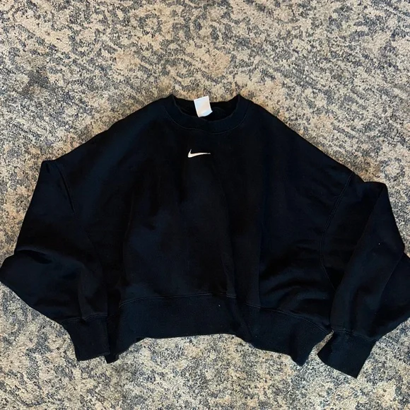 Nike Black Oversized Crew-Neck Sweatshirt - Picture 1 of 3